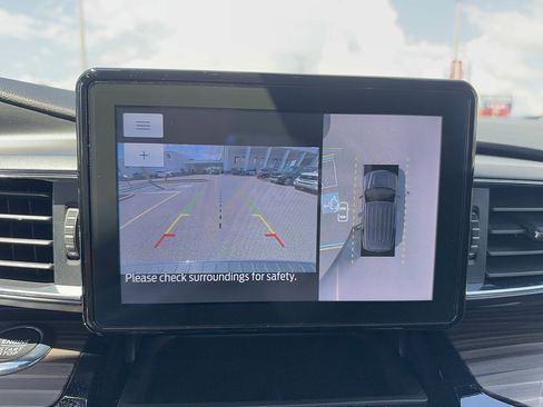 Certified 2022 Ford Explorer Limited RWD image 21