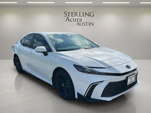Used 2025 Toyota Camry SE w/ Convenience Package FWD image 3