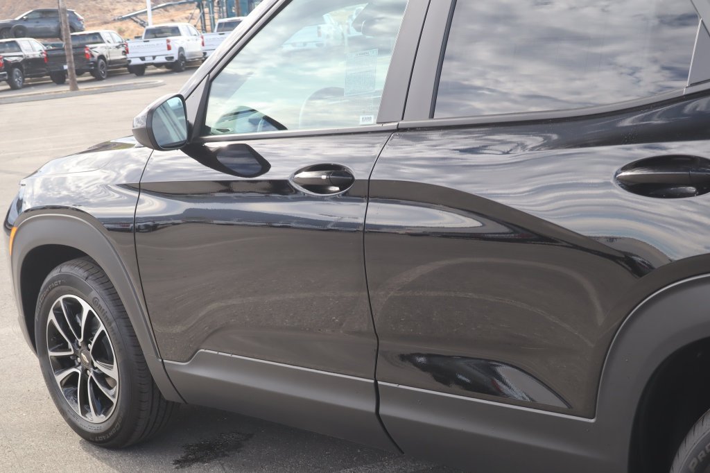 New 2026 Chevrolet TrailBlazer LT w/ LT Cold Weather Package FWD image 9