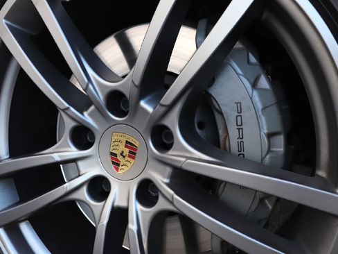 Used 2019 Porsche Cayenne S image 87