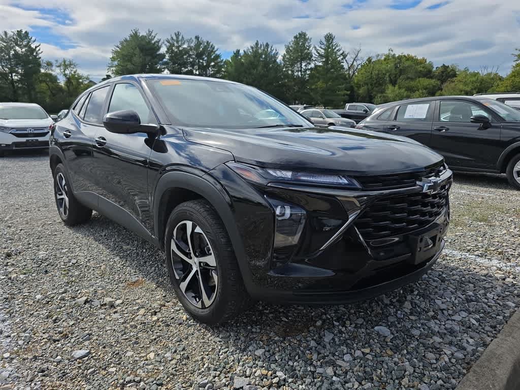 Used 2024 Chevrolet Trax RS w/ Sunroof Package FWD image 8