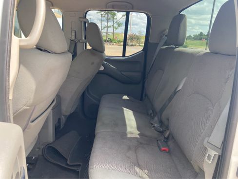 Used 2019 Nissan Frontier SV RWD image 4