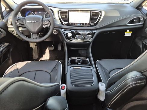 New 2026 Chrysler Pacifica Limited w/ S Appearance Package FWD image 14