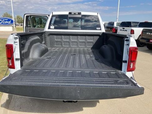 New 2026 RAM 2500 Laramie AWD/4WD image 30