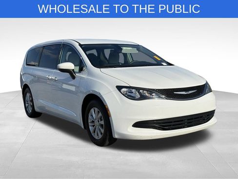 Used 2017 Chrysler Pacifica Touring w/ Tire & Wheel Group FWD image 26