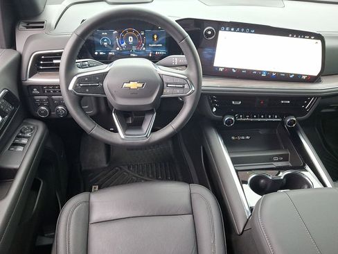 Certified 2025 Chevrolet Suburban LT w/ Comfort Package image 21