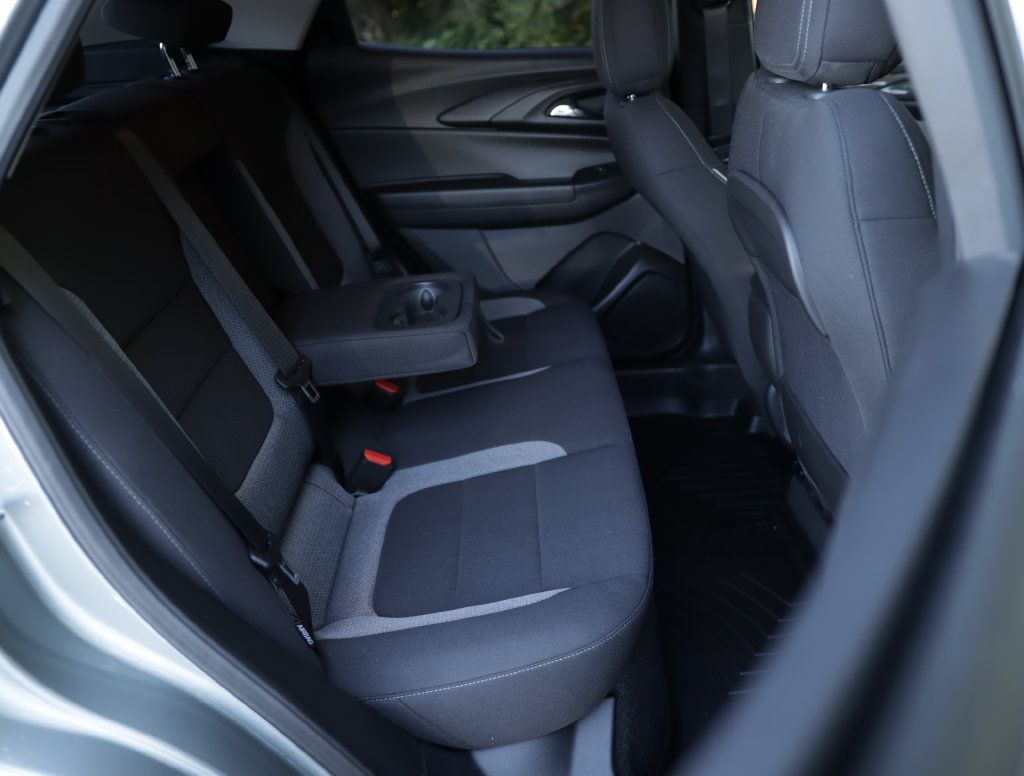 Used 2025 Chevrolet TrailBlazer LT w/ Convenience Package FWD image 28