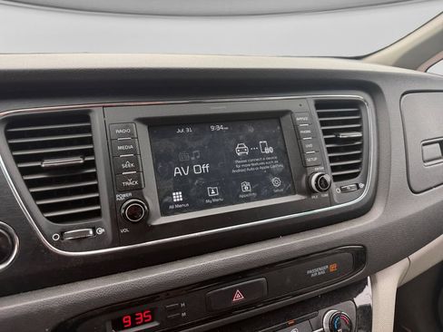 Used 2018 Kia Sedona LX w/ LX Essentials Premium Package FWD image 26