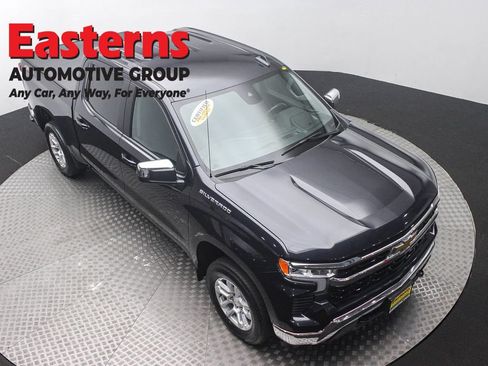 Used 2023 Chevrolet Silverado 1500 LT AWD/4WD image 3