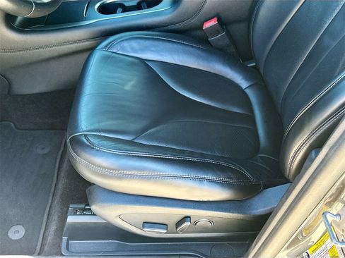 Used 2017 Lincoln MKC Select image 18