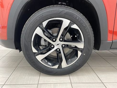 Used 2024 Chevrolet Trax RS w/ Sunroof Package FWD image 6