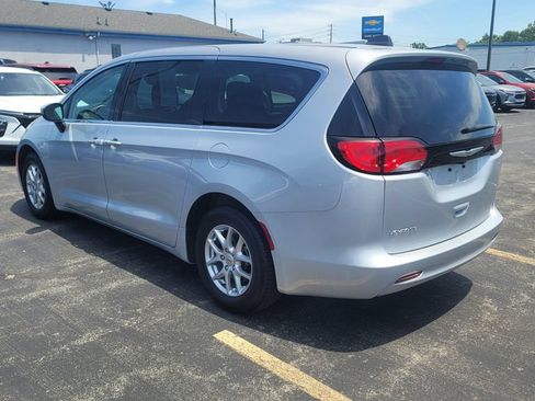 Used 2023 Chrysler Voyager LX FWD image 4
