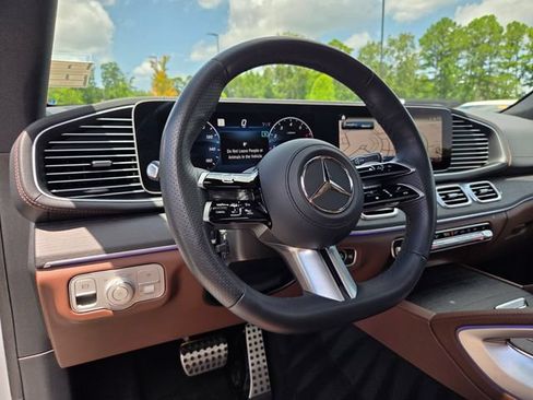 Used 2025 Mercedes-Benz GLS 450 4MATIC image 10