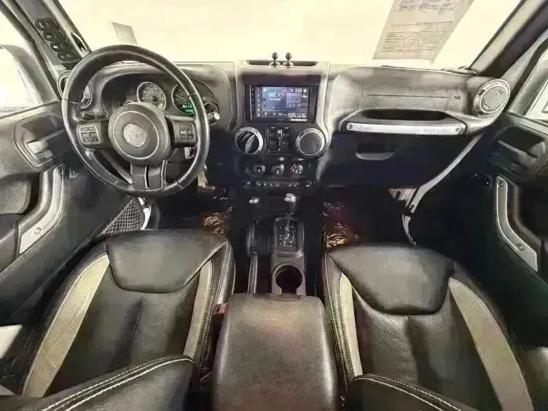 Used 2018 Jeep Wrangler Unlimited Rubicon w/ Connectivity Group AWD/4WD image 9