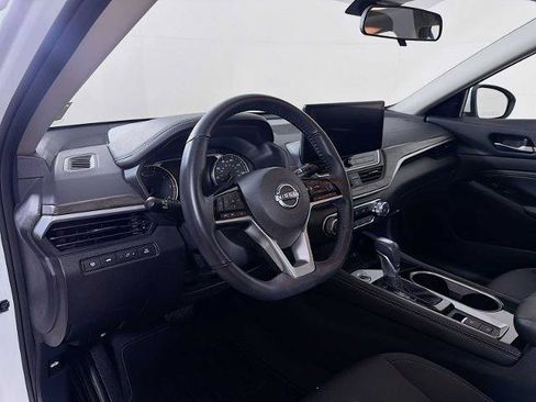 Certified 2023 Nissan Altima 2.5 SV w/ SV Premium Package FWD image 7