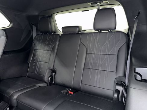 Used 2025 Buick Enclave Avenir w/ Super Cruise Package image 17