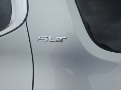 Used 2018 GMC Acadia SLT FWD image 11