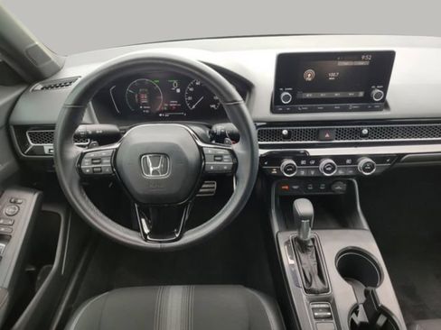 Used 2025 Honda Civic Sport image 10