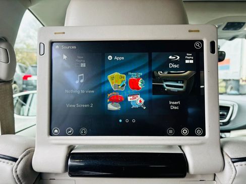 Used 2018 Chrysler Pacifica Limited w/ Advanced Safetytec Group FWD image 8