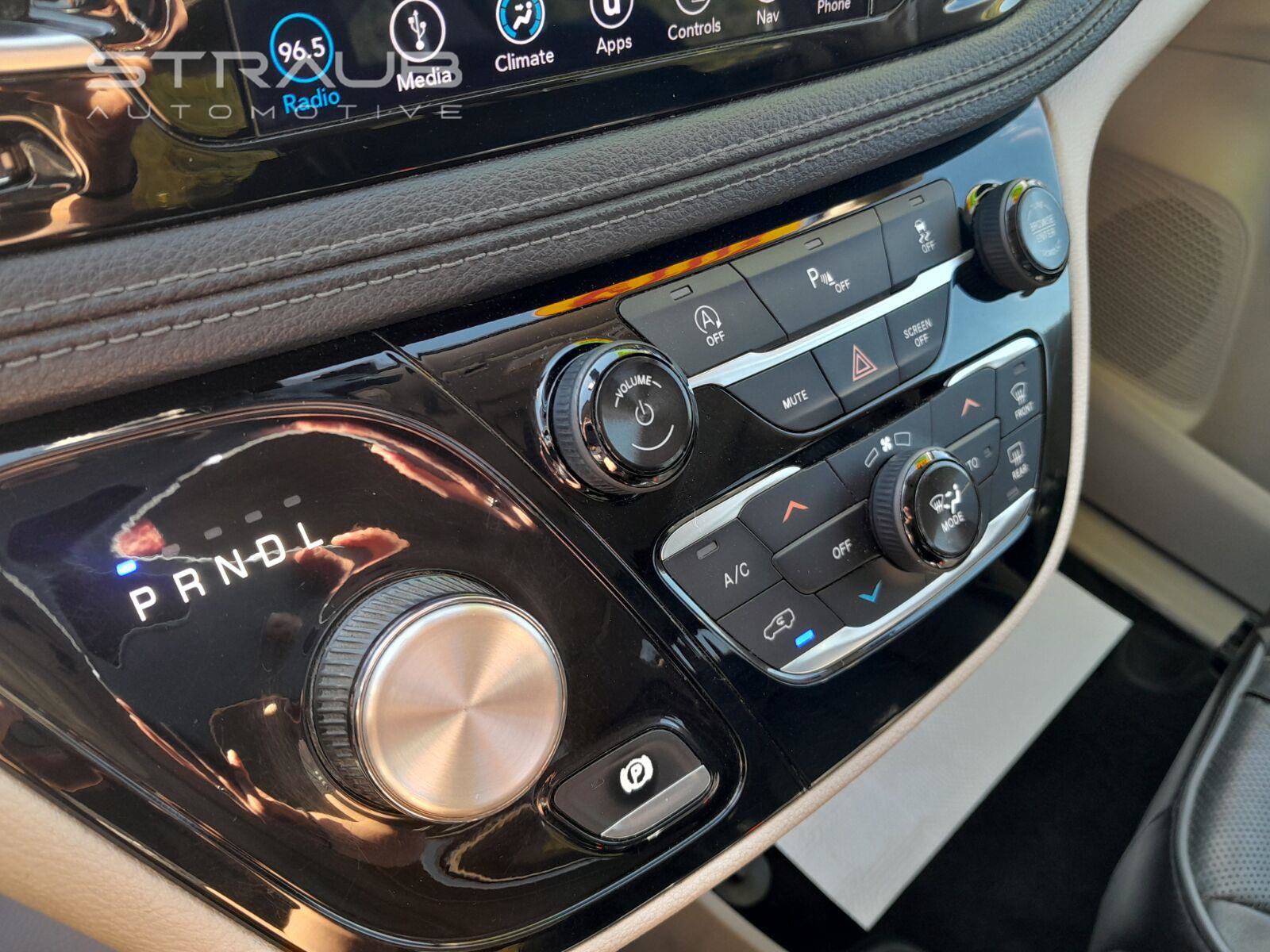 Used 2019 Chrysler Pacifica Limited FWD image 25