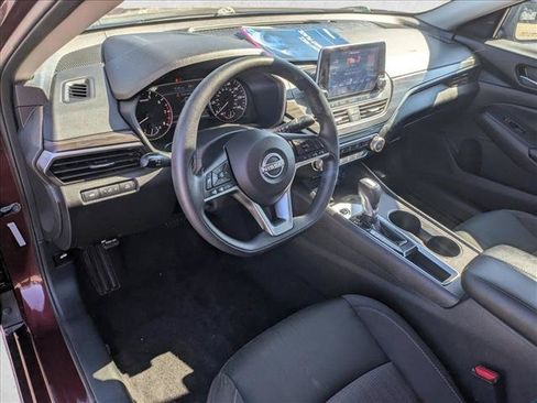 Used 2025 Nissan Altima 2.5 SV FWD image 9