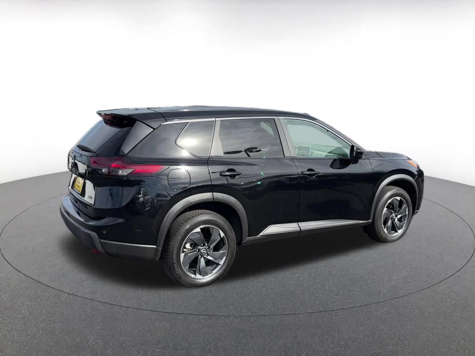 Used 2025 Nissan Rogue SV AWD/4WD image 14