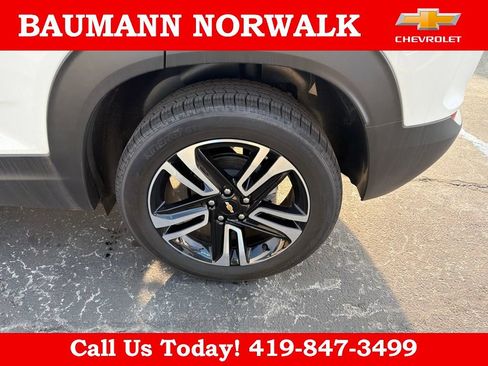 Used 2026 Chevrolet TrailBlazer LT w/ Convenience Package FWD image 11
