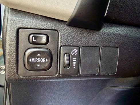 Used 2019 Toyota Corolla LE FWD image 30