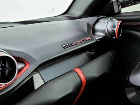 Used 2018 Ferrari 812 Superfast RWD image 33