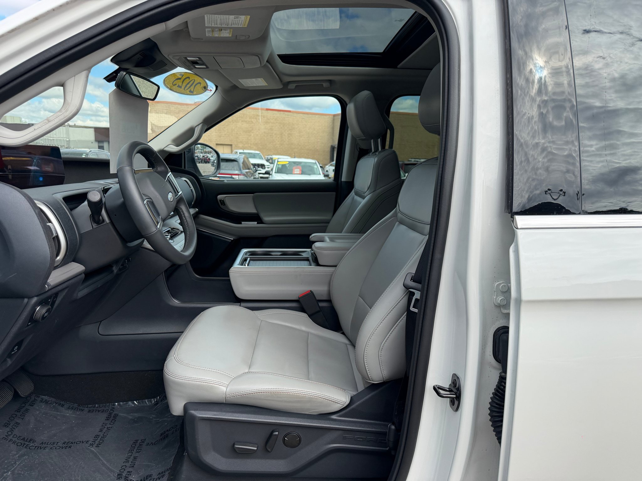 Used 2025 Ford Expedition Active AWD/4WD image 7