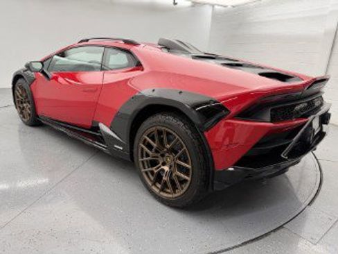 Used 2024 Lamborghini Huracan Sterrato image 3