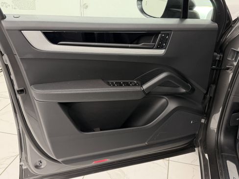 Certified 2025 Porsche Cayenne image 26