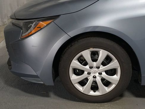 Used 2025 Toyota Corolla LE FWD image 5