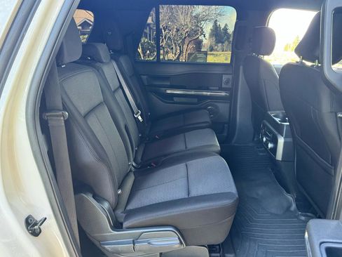 Used 2018 Ford Expedition Max XLT image 15