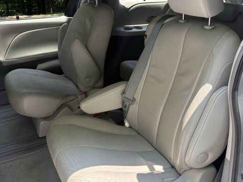 Used 2013 Toyota Sienna XLE w/ Premium Pkg FWD image 33