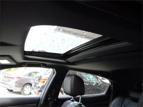 Used 2018 Honda Civic Sport Touring image 9