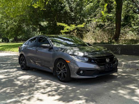 Used 2020 Honda Civic Sport image 2