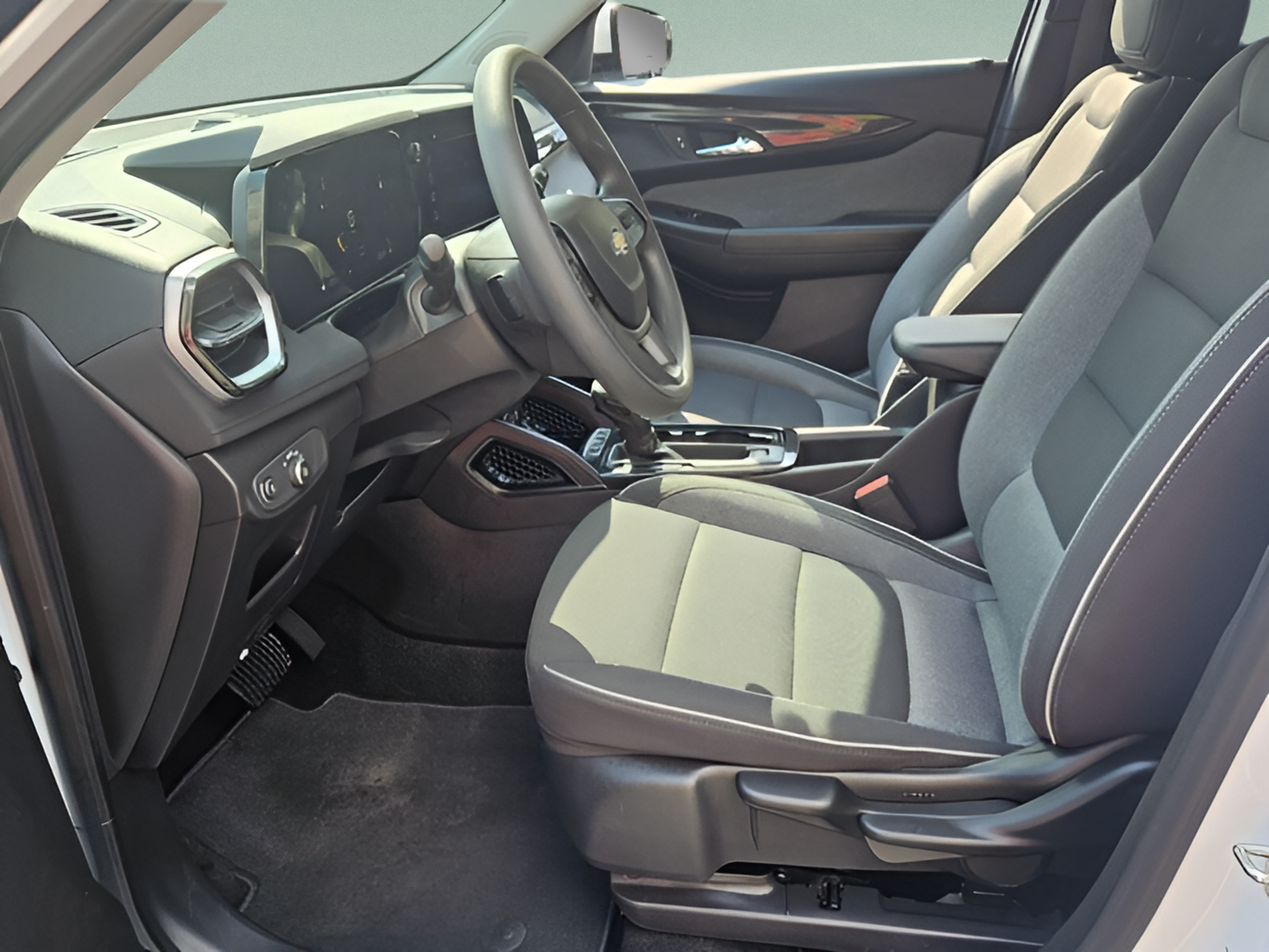 Used 2025 Chevrolet TrailBlazer LT FWD image 11