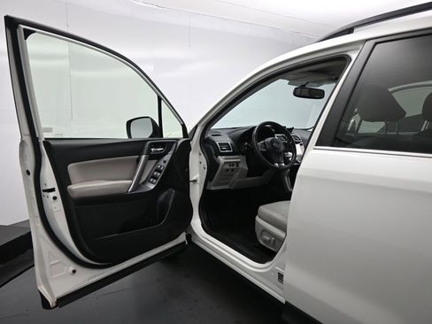 Used 2016 Subaru Forester 2.5i Limited AWD/4WD image 8