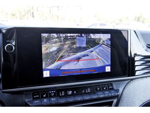 Used 2025 Toyota Camry XLE image 25