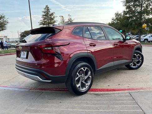 Used 2025 Chevrolet Trax LT image 6
