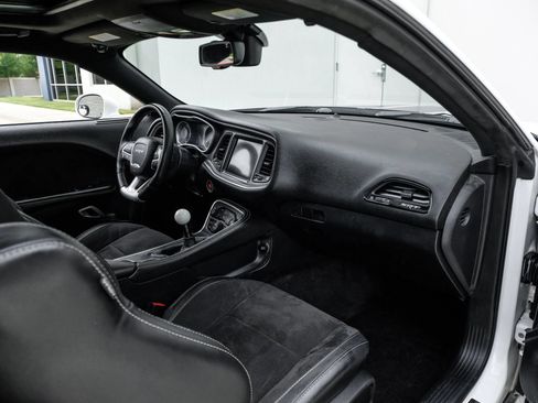 Used 2015 Dodge Challenger SRT w/ Technology Group RWD image 20