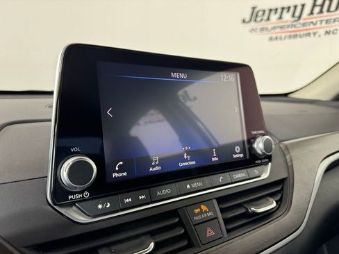 Used 2025 Nissan Altima 2.5 SV FWD image 16