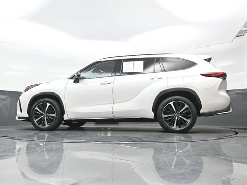 Used 2021 Toyota Highlander XSE AWD/4WD image 30