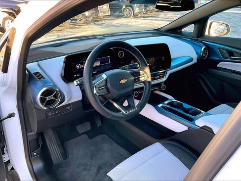 Used 2025 Chevrolet Equinox EV LT image 8