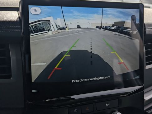 Used 2024 Ford Expedition XLT image 12