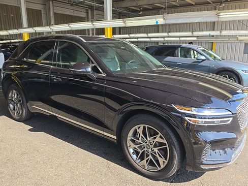 Used 2025 Genesis GV70 2.5T w/ Advanced Package AWD/4WD image 2