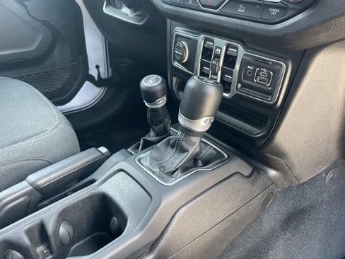 Used 2024 Jeep Wrangler Unlimited Sport AWD/4WD image 29