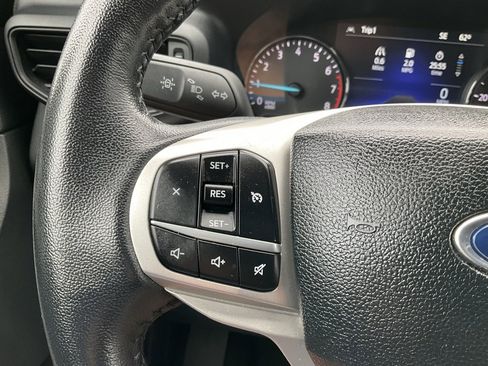 Used 2022 Ford Explorer XLT image 13