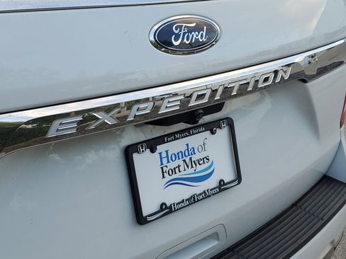 Used 2019 Ford Expedition XLT image 12